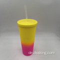 Heißer Verkauf 22oz/650 ml/24oz Plastik Doppelwand Becher mit Farbwechsel Tumbler mit Stroh